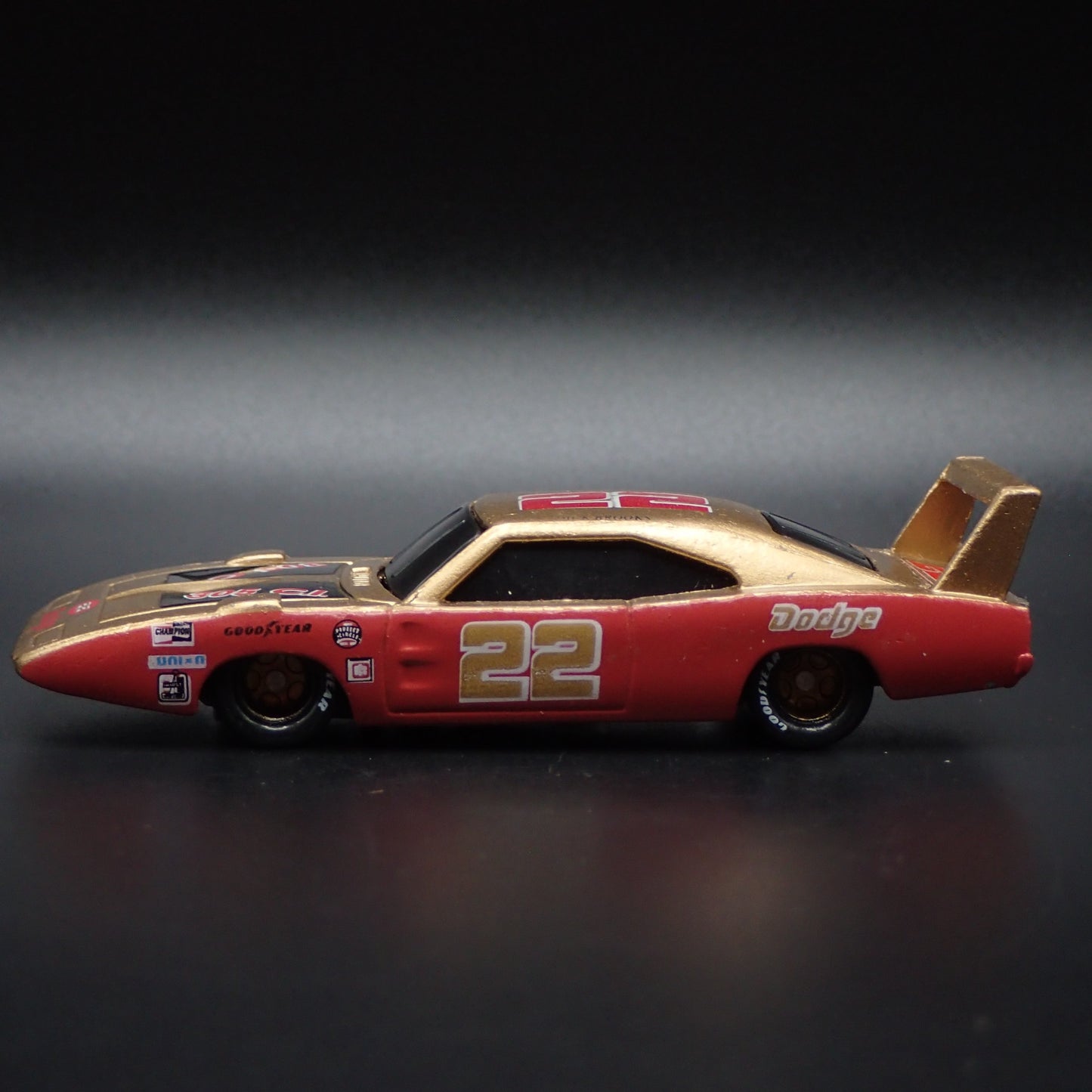 1969 69 DODGE CHARGER DAYTONA NASCAR DICK BROOKS 22 1:64 SCALE DIECAST MODEL CAR