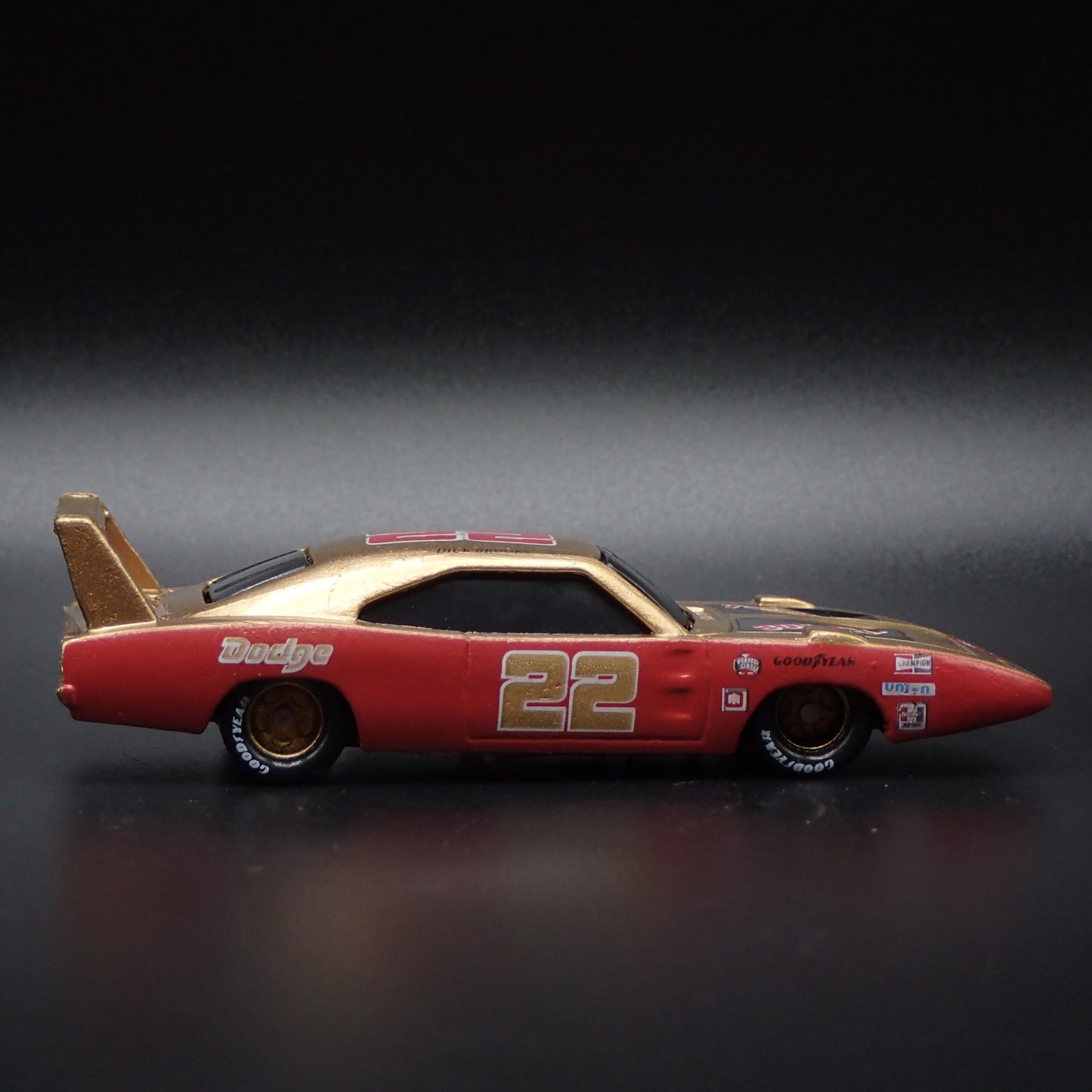 1969 69 DODGE CHARGER DAYTONA NASCAR DICK BROOKS 22 1:64 SCALE DIECAST MODEL CAR