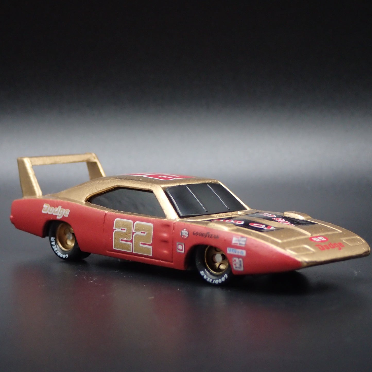 1969 69 DODGE CHARGER DAYTONA NASCAR DICK BROOKS 22 1:64 SCALE DIECAST MODEL CAR
