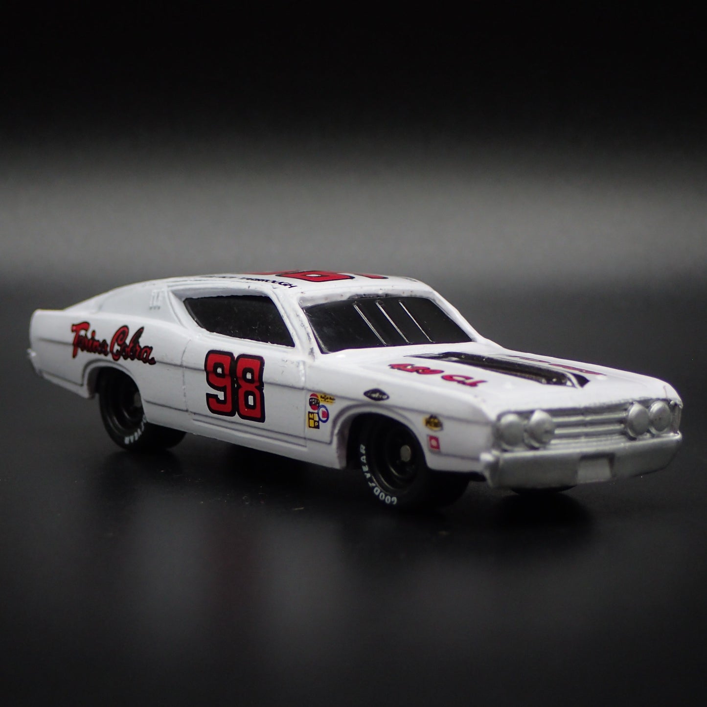 1969 69 FORD TORINO COBRA LEE ROY YARBROUGH NASCAR 1:64 SCALE DIECAST MODEL CAR