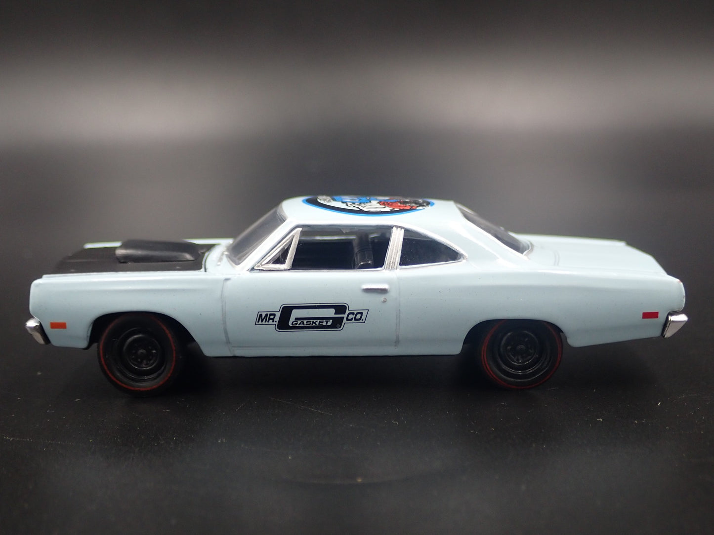 1969 69 PLYMOUTH ROAD RUNNER 440 6 PACK MR GASKET 1:64 SCALE DIECAST MODEL CAR