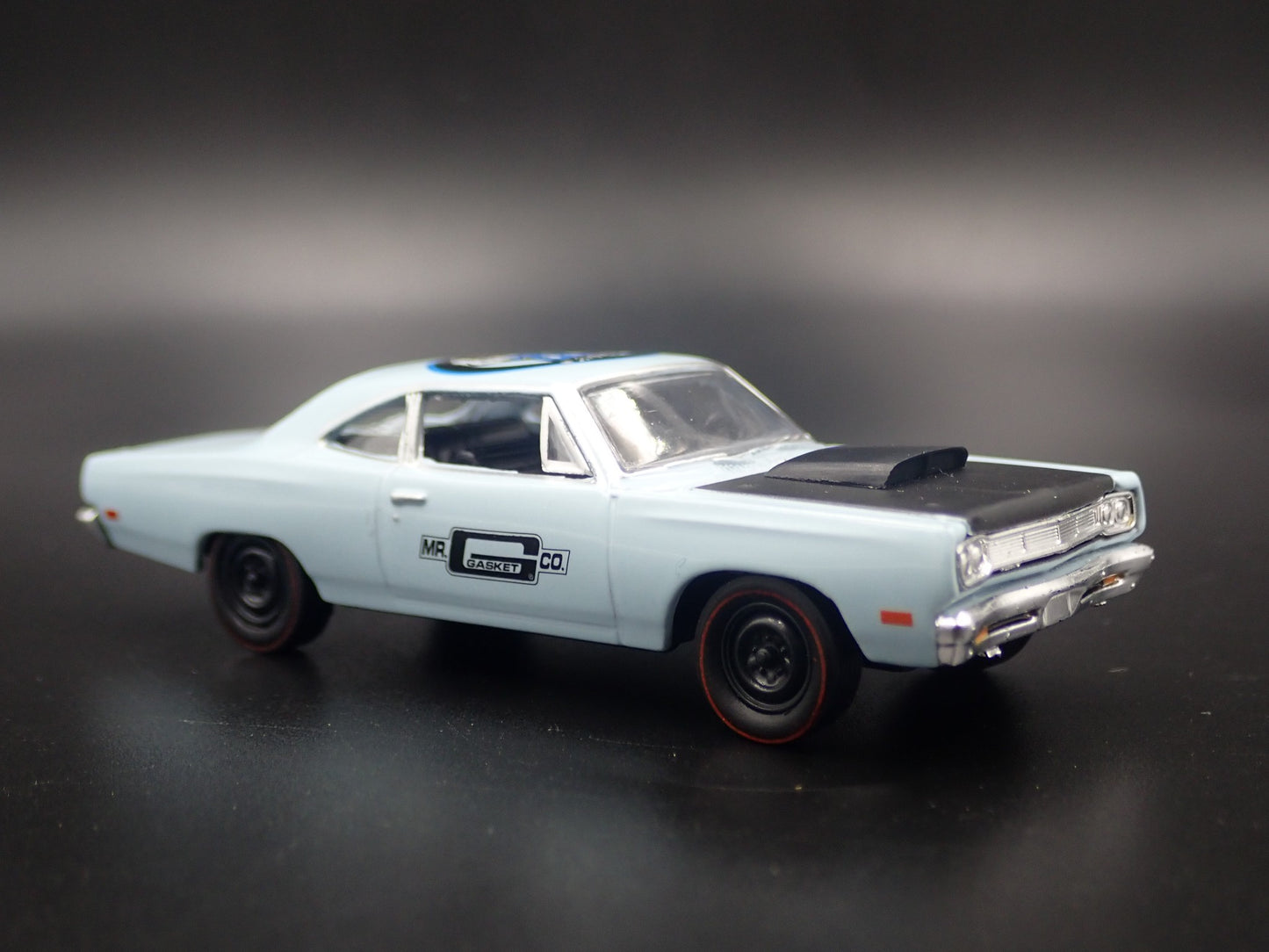 1969 69 PLYMOUTH ROAD RUNNER 440 6 PACK MR GASKET 1:64 SCALE DIECAST MODEL CAR