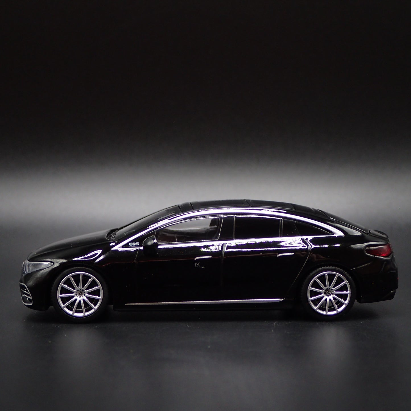 2022-2025 MERCEDES-BENZ EQS 580 4MATIC 1:64 SCALE COLLECTIBLE DIECAST MODEL CAR