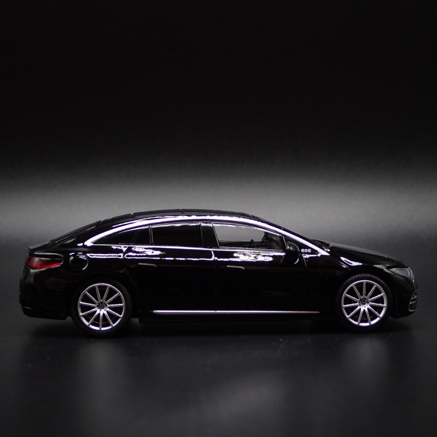 2022-2025 MERCEDES-BENZ EQS 580 4MATIC 1:64 SCALE COLLECTIBLE DIECAST MODEL CAR