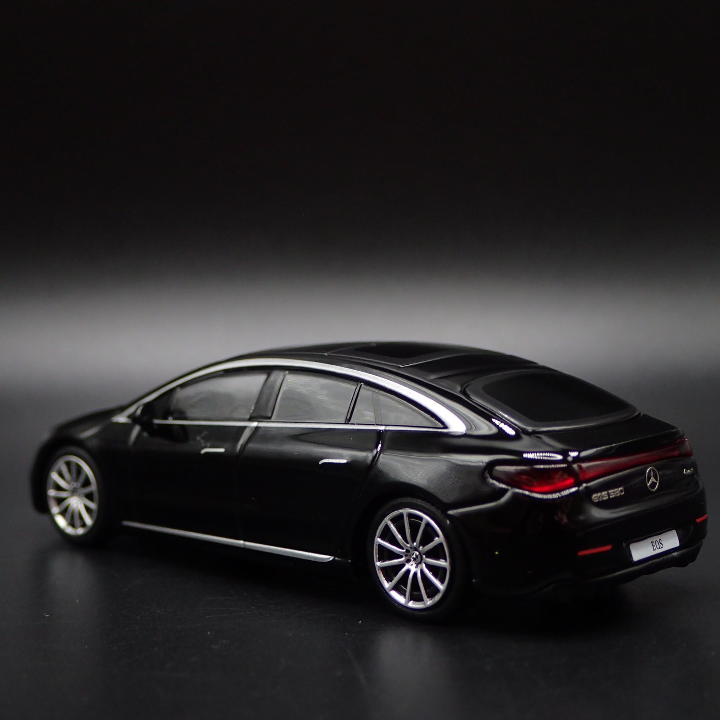 2022-2025 MERCEDES-BENZ EQS 580 4MATIC 1:64 SCALE COLLECTIBLE DIECAST MODEL CAR