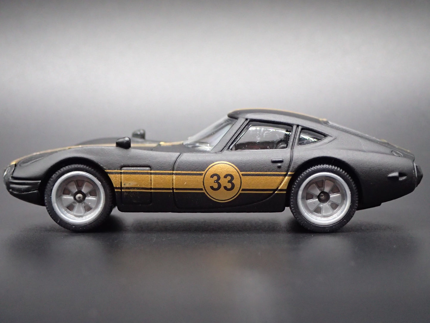 1967- 1970 TOYOTA 2000GT RACING BLACK 1:64 SCALE COLLECTIBLE DIECAST MODEL CAR
