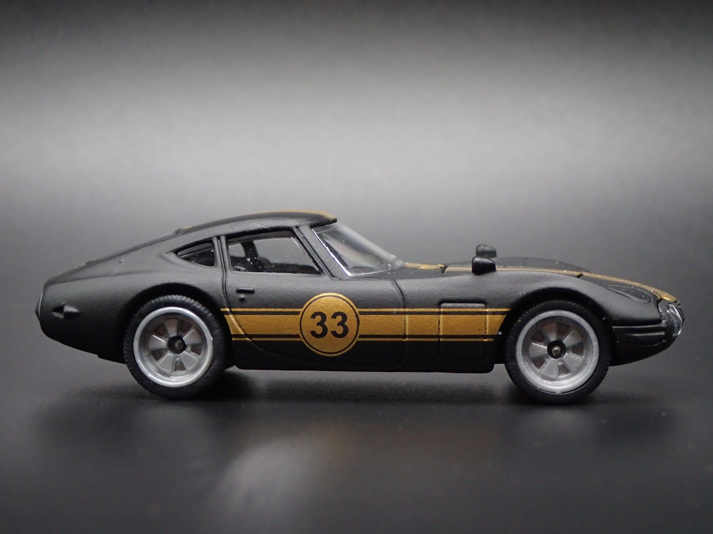 1967- 1970 TOYOTA 2000GT RACING BLACK 1:64 SCALE COLLECTIBLE DIECAST MODEL CAR