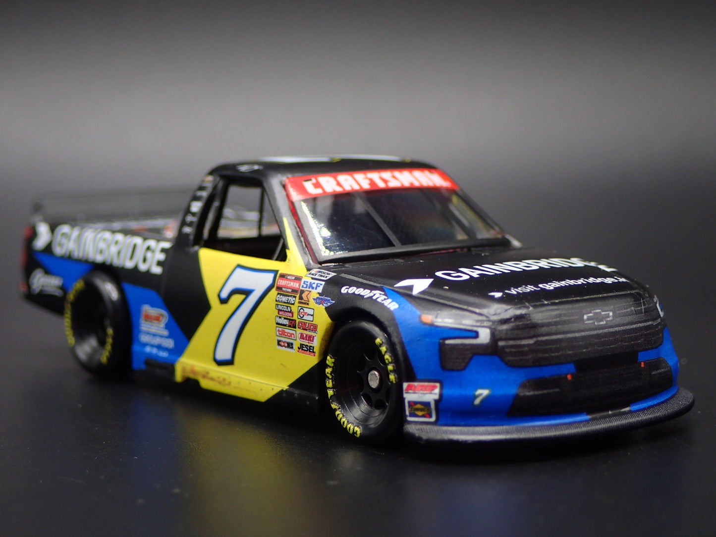 2025 CHEVY SILVERADO 7 KYLE BUSCH GAINBRIDGE WIN NASCAR TRUCK 1:64 DIECAST CAR