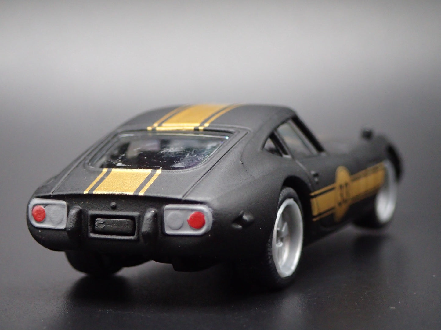 1967- 1970 TOYOTA 2000GT RACING BLACK 1:64 SCALE COLLECTIBLE DIECAST MODEL CAR