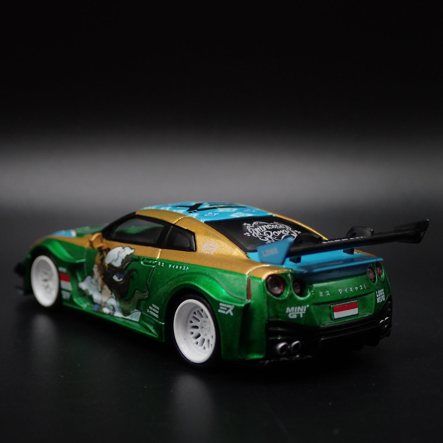 NISSAN GTR R35 35GT-RR LB-SILHOUETTE WORKS GT GREEN 1:64 SCALE DIECAST MODEL CAR