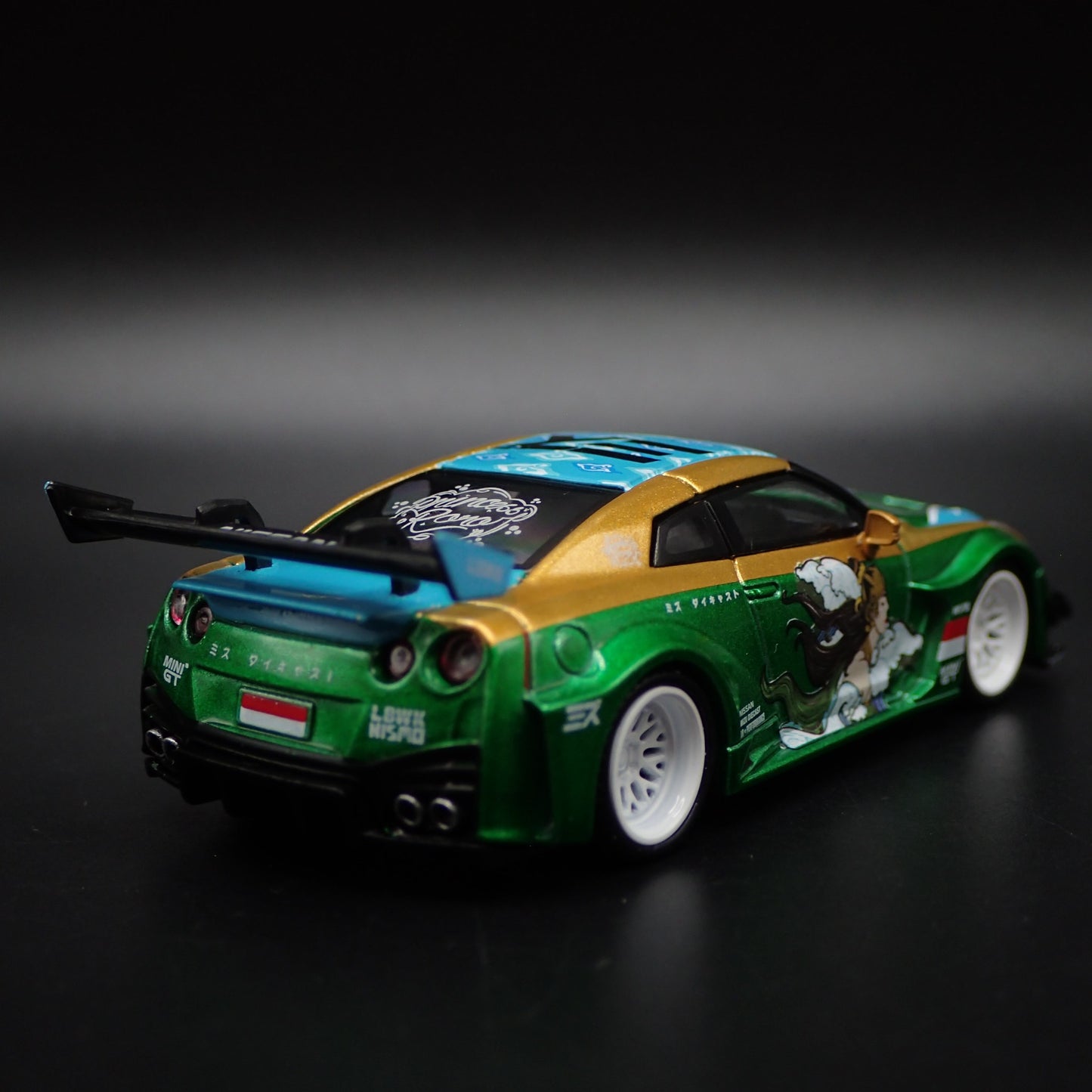 NISSAN GTR R35 35GT-RR LB-SILHOUETTE WORKS GT GREEN 1:64 SCALE DIECAST MODEL CAR