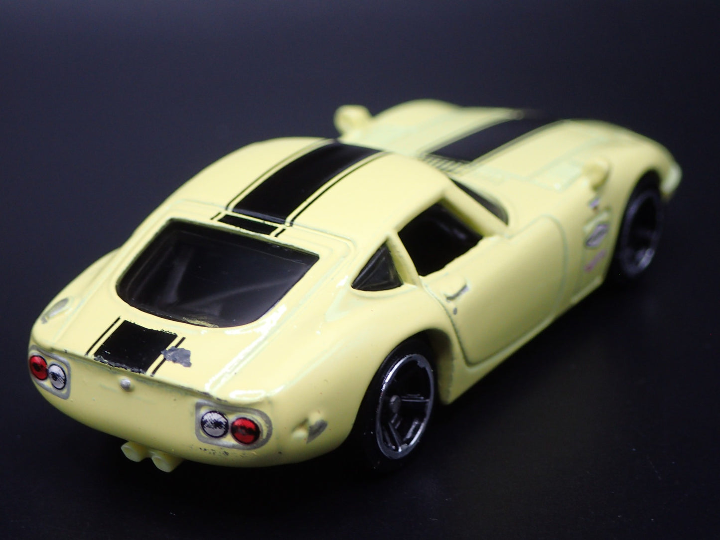 1967- 1970 TOYOTA 2000GT YELLOW 1:64 SCALE COLLECTIBLE DIORAMA DIECAST MODEL CAR