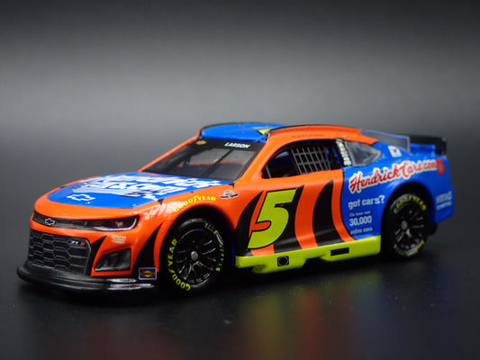 2025 CHEVROLET 5 KYLE LARSON HENDRICKCARS THROWBACK NASCAR 1:64 SCALE MODEL CAR