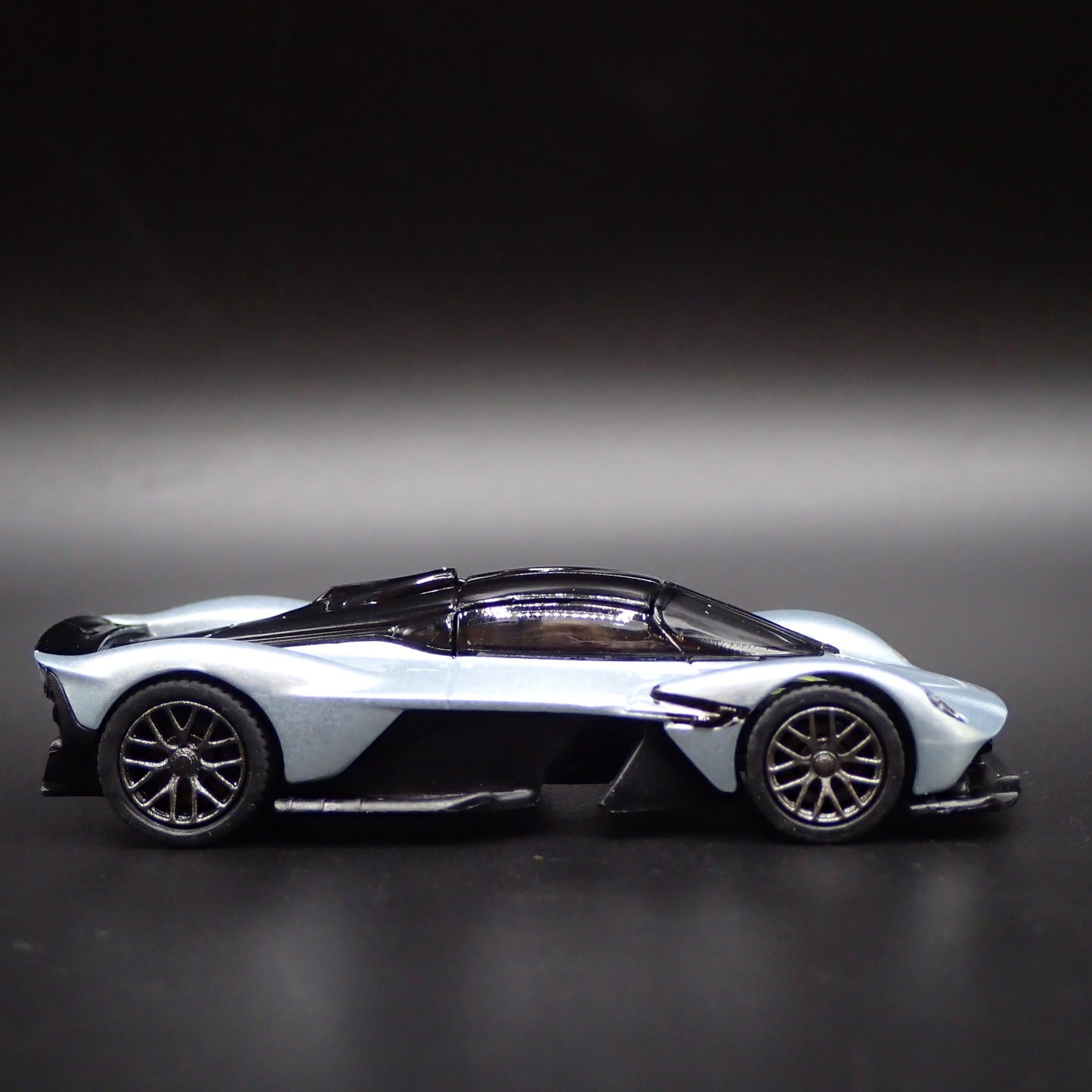 2021-2024 ASTON MARTIN VALKYRIE SUPER CAR SILVER 1/64 SCALE DIECAST MODEL CAR