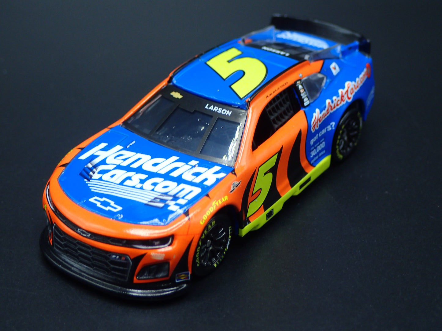 2025 CHEVROLET 5 KYLE LARSON HENDRICKCARS THROWBACK NASCAR 1:64 SCALE MODEL CAR