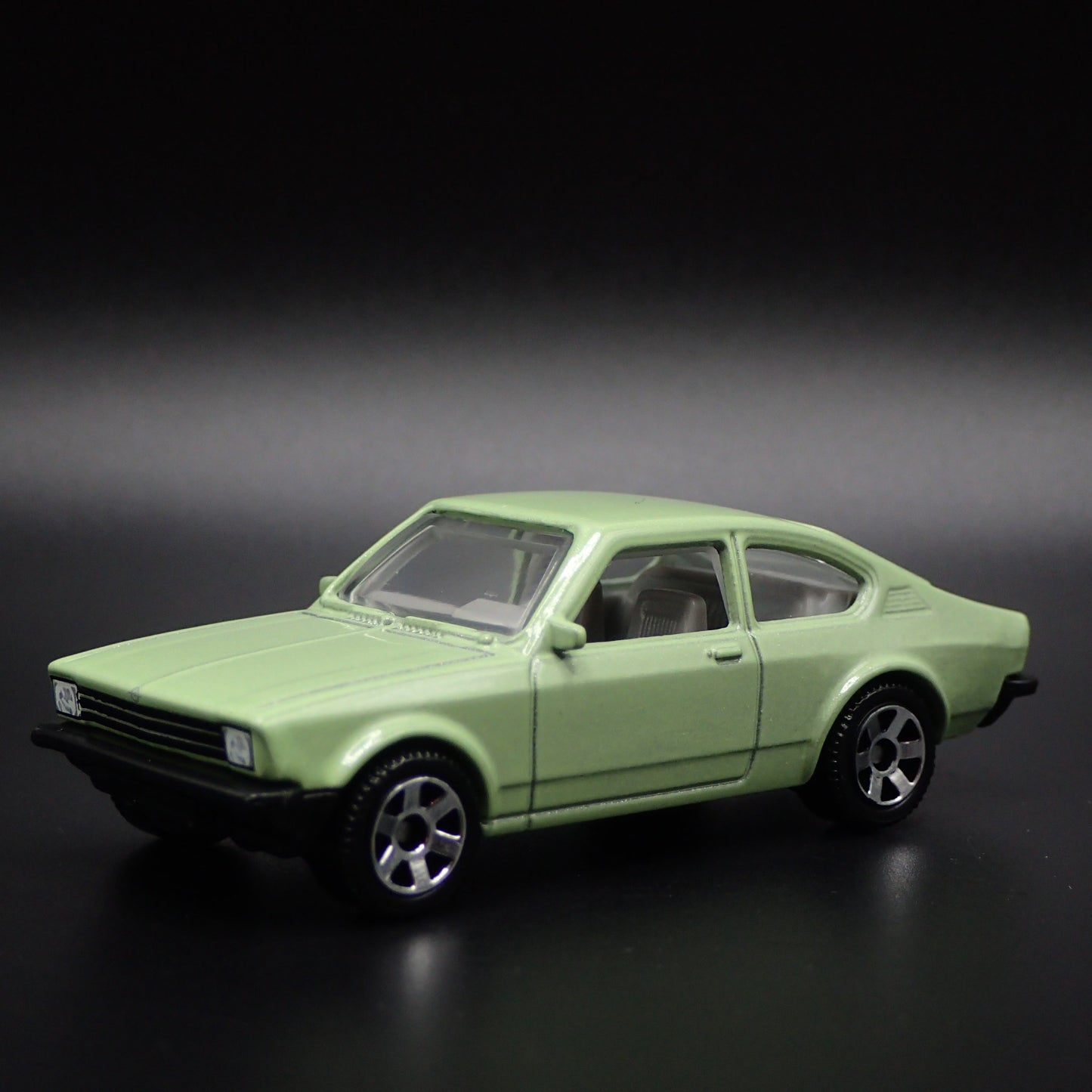 1973-1979 OPEL KADETT COUPE GTE 1:64 SCALE COLLECTIBLE DIORAMA DIECAST MODEL CAR