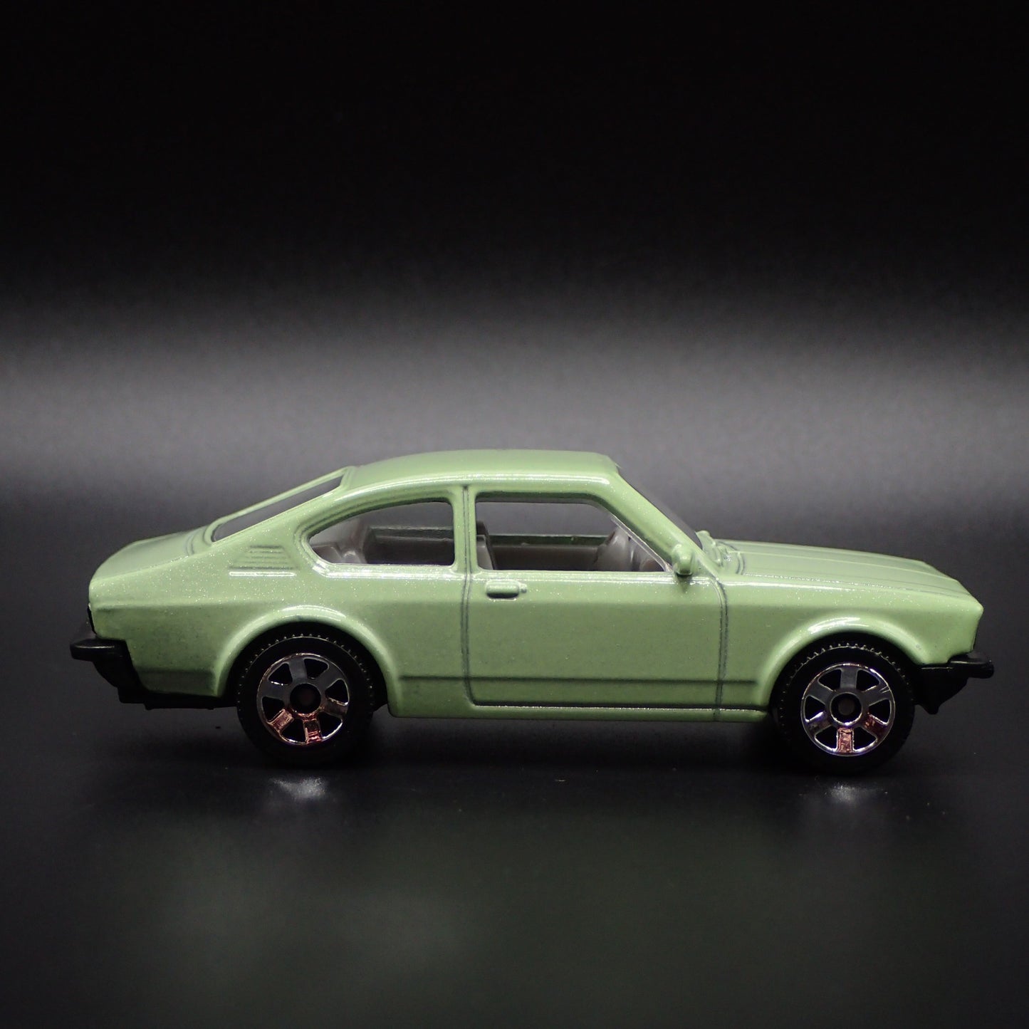 1973-1979 OPEL KADETT COUPE GTE 1:64 SCALE COLLECTIBLE DIORAMA DIECAST MODEL CAR