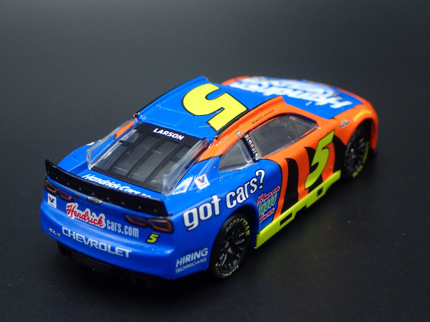 2025 CHEVROLET 5 KYLE LARSON HENDRICKCARS THROWBACK NASCAR 1:64 SCALE MODEL CAR