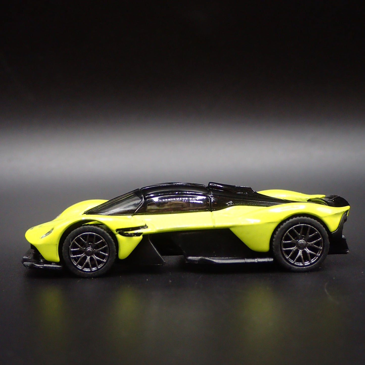 2021-2024 ASTON MARTIN VALKYRIE SUPER CAR LIME 1/64 SCALE DIECAST MODEL CAR