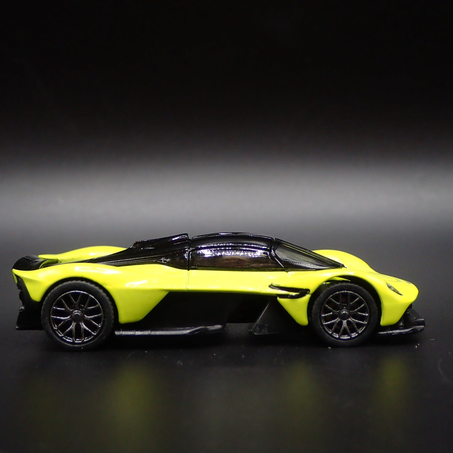 2021-2024 ASTON MARTIN VALKYRIE SUPER CAR LIME 1/64 SCALE DIECAST MODEL CAR