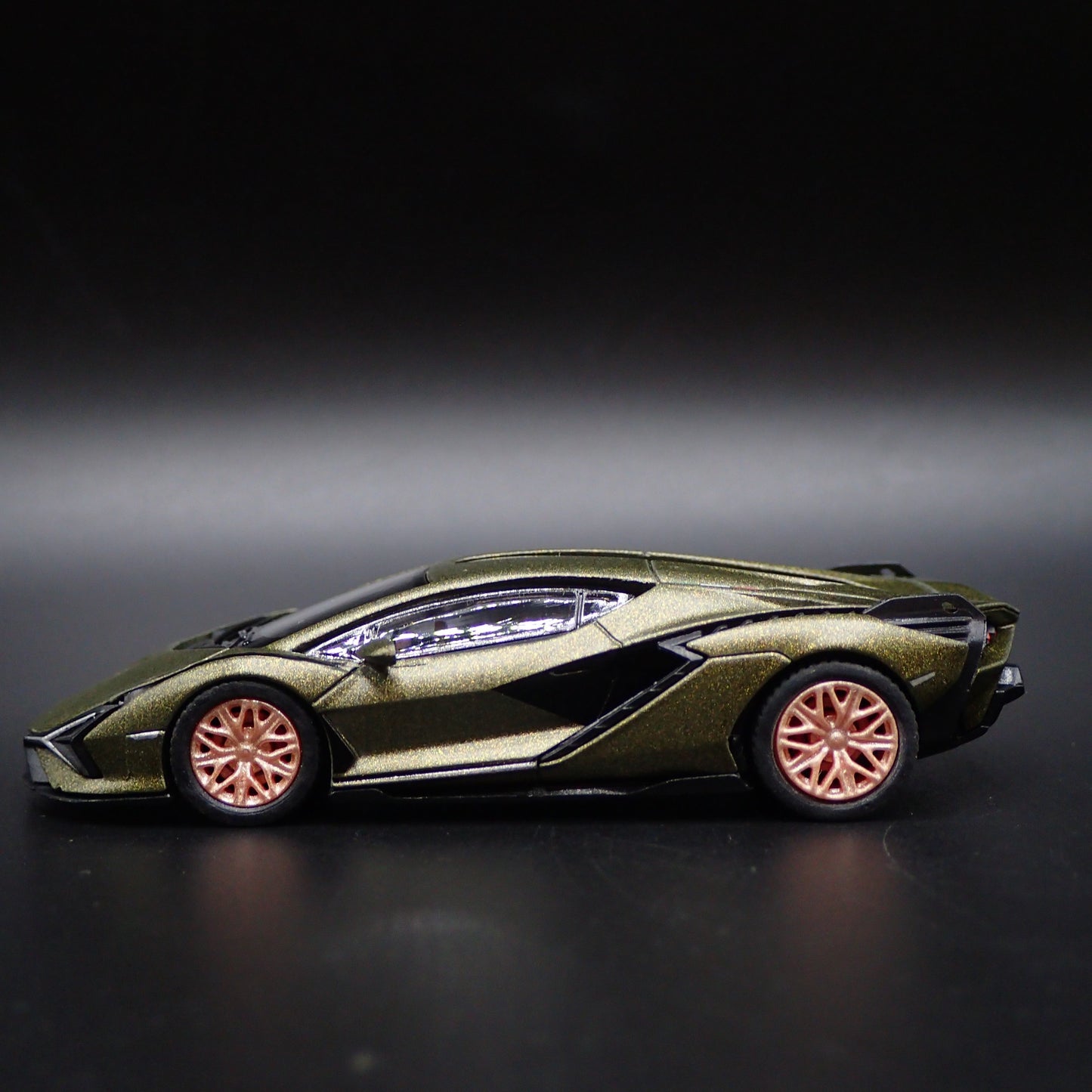 2020-2022 LAMBORGHINI SIAN FKP 37 SUPERCAR 1:64 SCALE DIORAMA DIECAST MODEL CAR