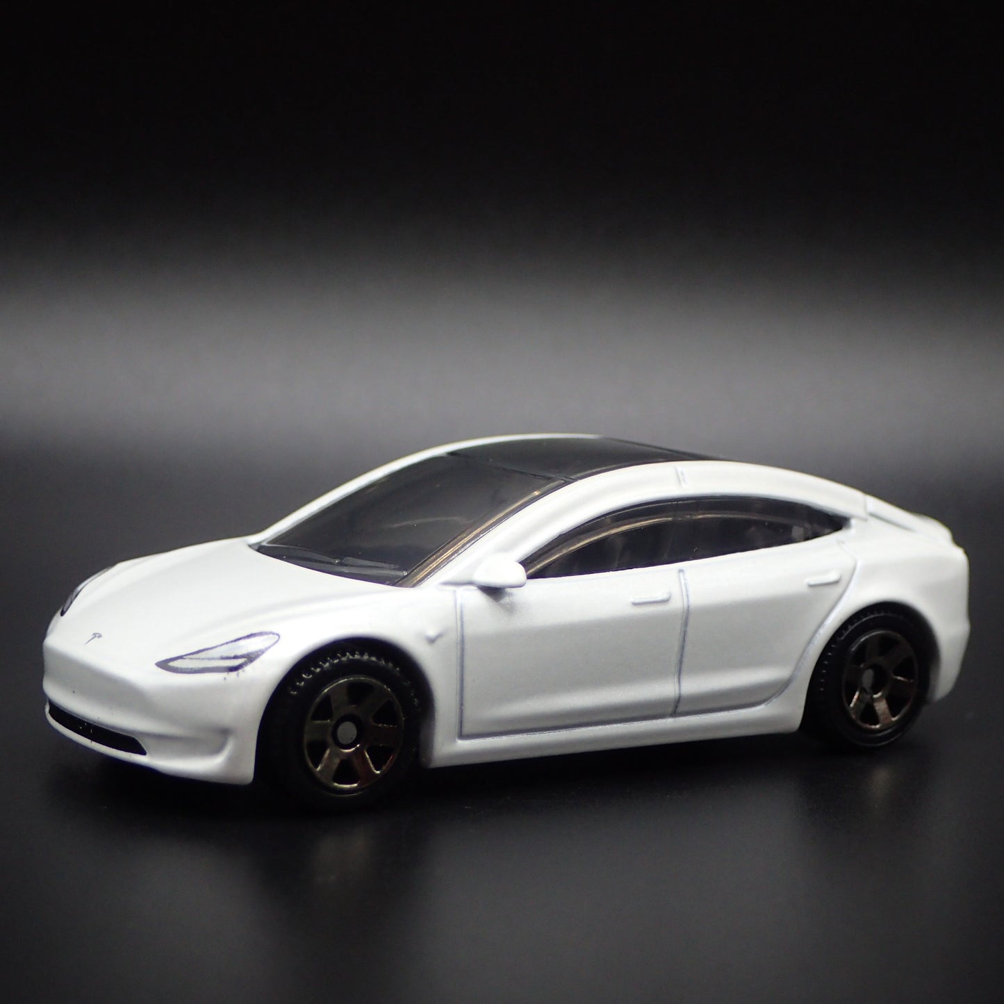 2017-2025 TESLA MODEL 3 WHITE 1:64 SCALE COLLECTIBLE DIORAMA DIECAST MODEL CAR