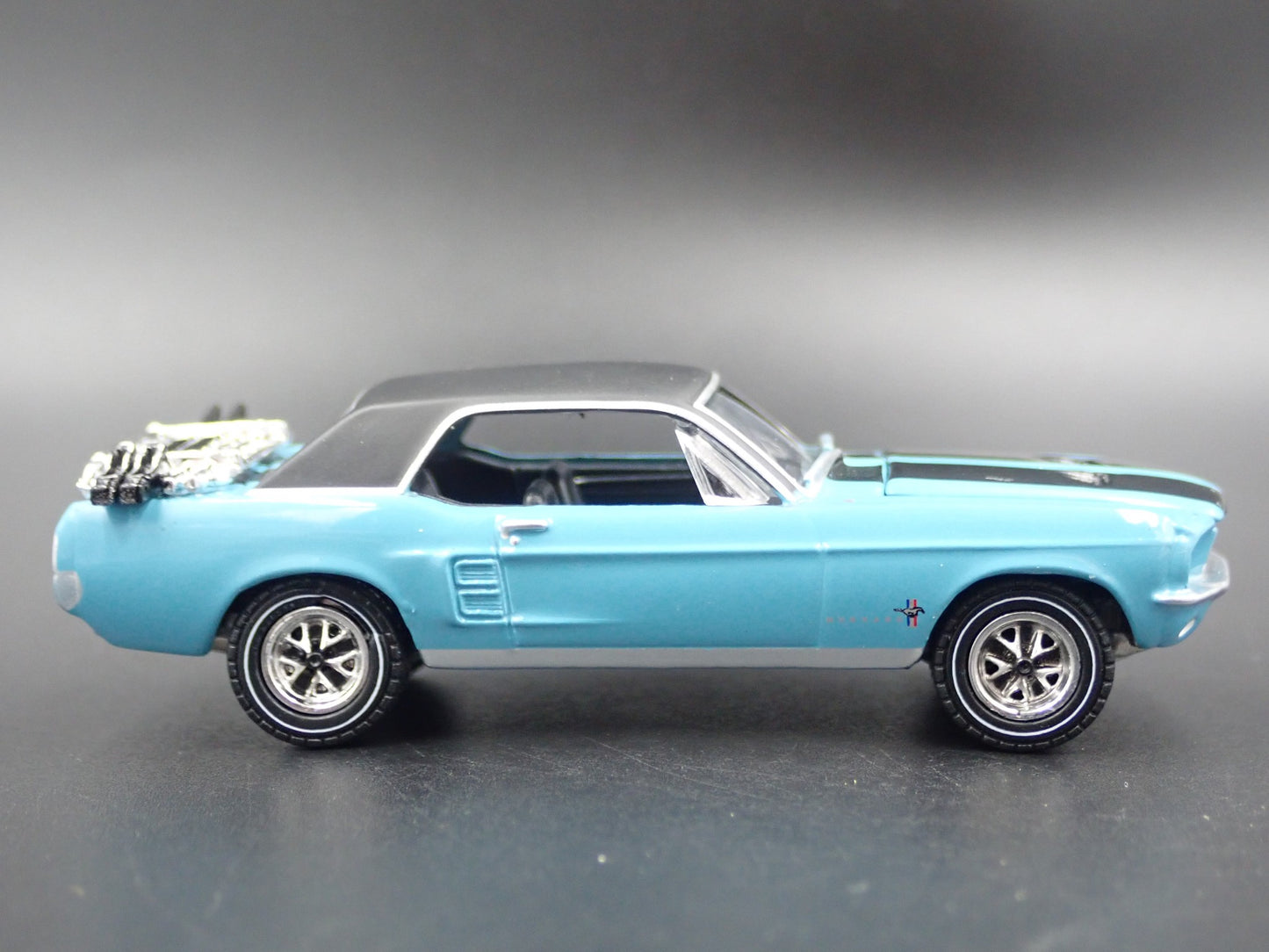 1967 67 FORD MUSTANG COUPE BLUE 1:64 SCALE COLLECTIBLE DIORAMA DIECAST MODEL CAR