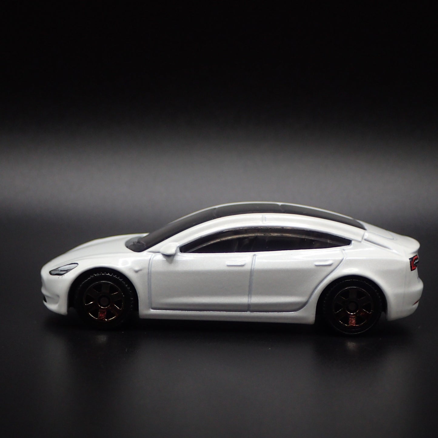 2017-2025 TESLA MODEL 3 WHITE 1:64 SCALE COLLECTIBLE DIORAMA DIECAST MODEL CAR