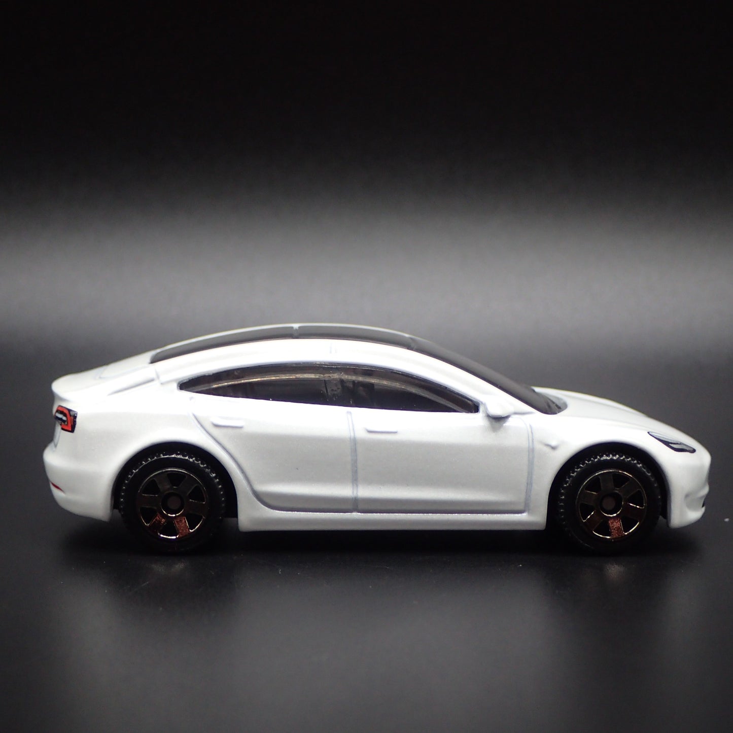 2017-2025 TESLA MODEL 3 WHITE 1:64 SCALE COLLECTIBLE DIORAMA DIECAST MODEL CAR
