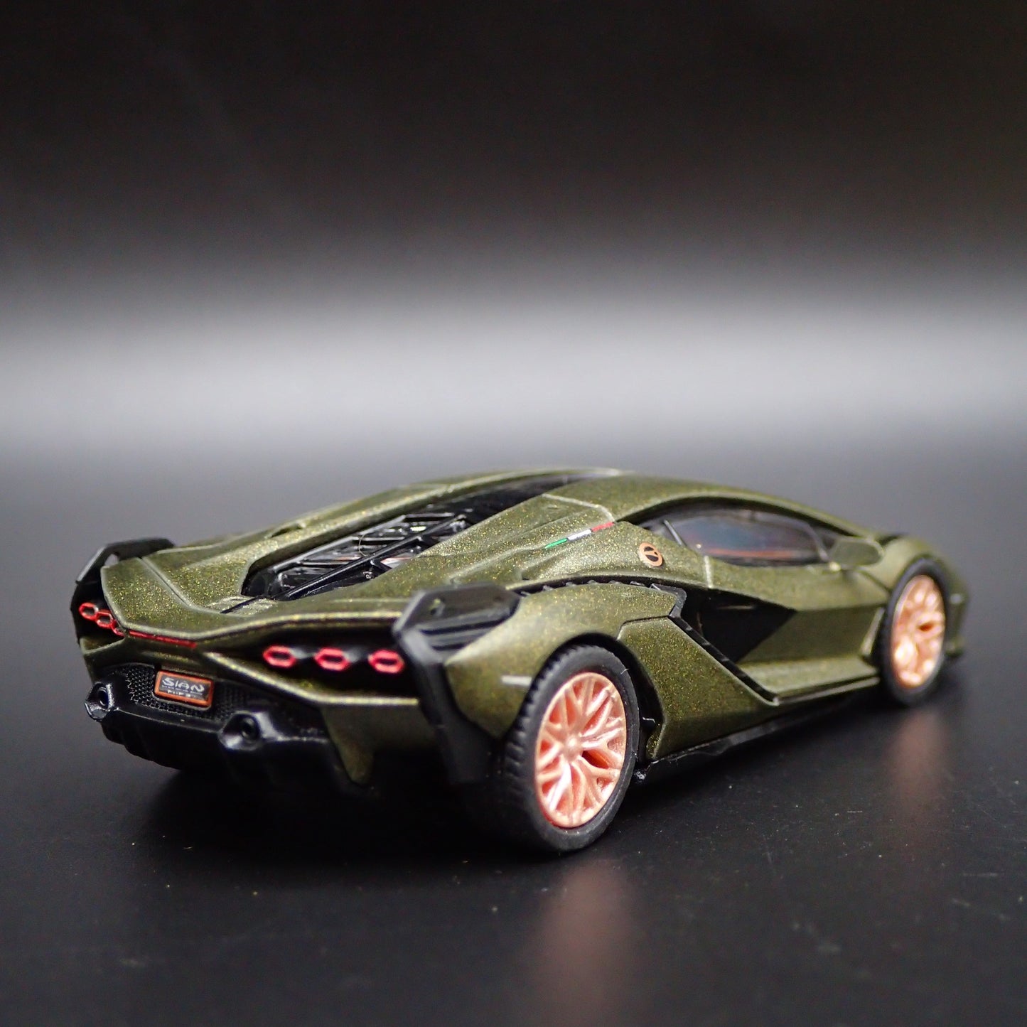 2020-2022 LAMBORGHINI SIAN FKP 37 SUPERCAR 1:64 SCALE DIORAMA DIECAST MODEL CAR