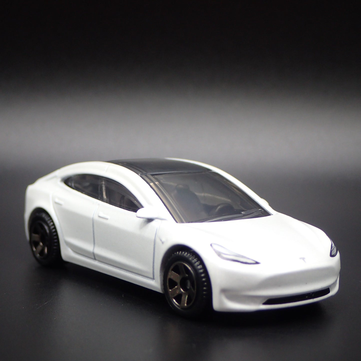 2017-2025 TESLA MODEL 3 WHITE 1:64 SCALE COLLECTIBLE DIORAMA DIECAST MODEL CAR