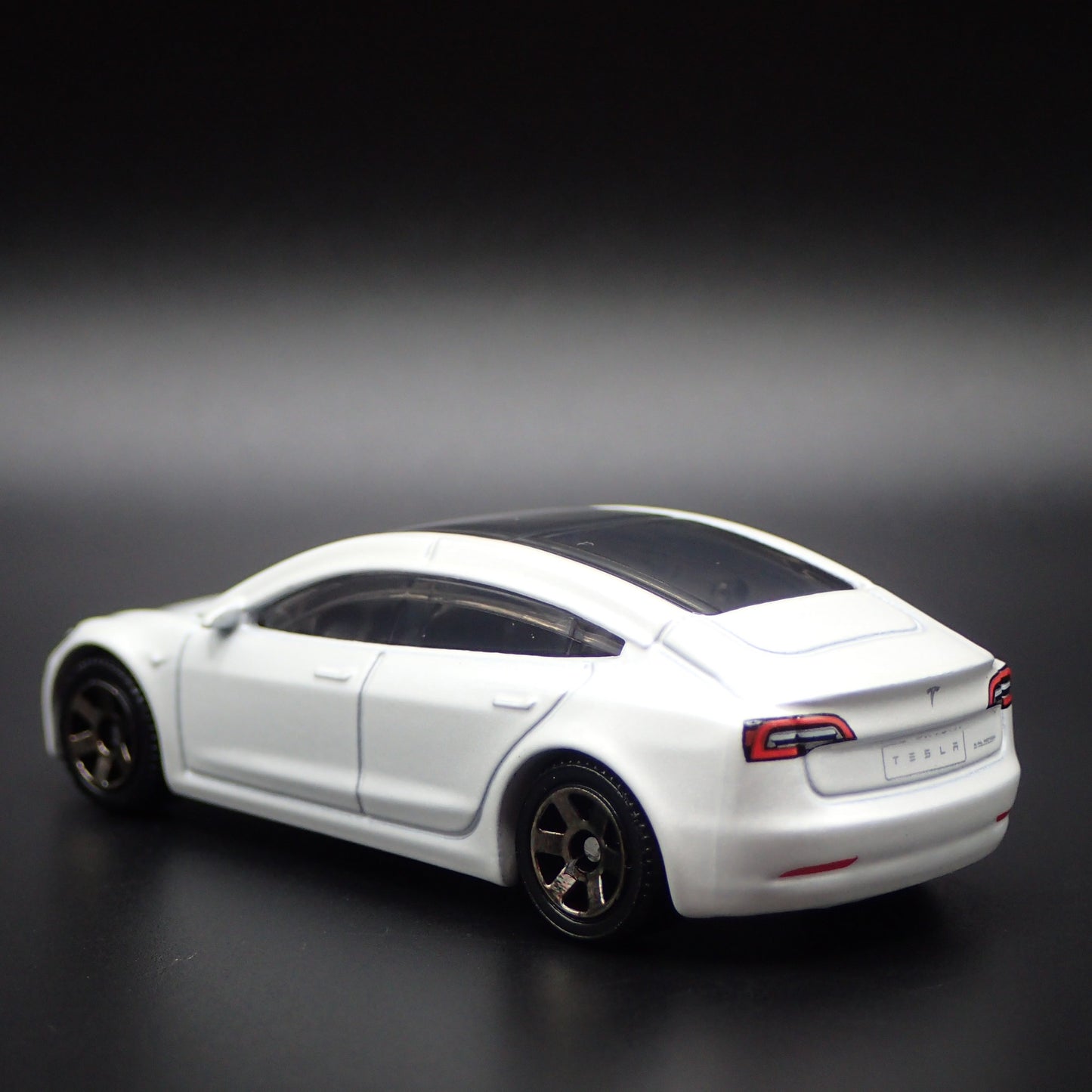 2017-2025 TESLA MODEL 3 WHITE 1:64 SCALE COLLECTIBLE DIORAMA DIECAST MODEL CAR