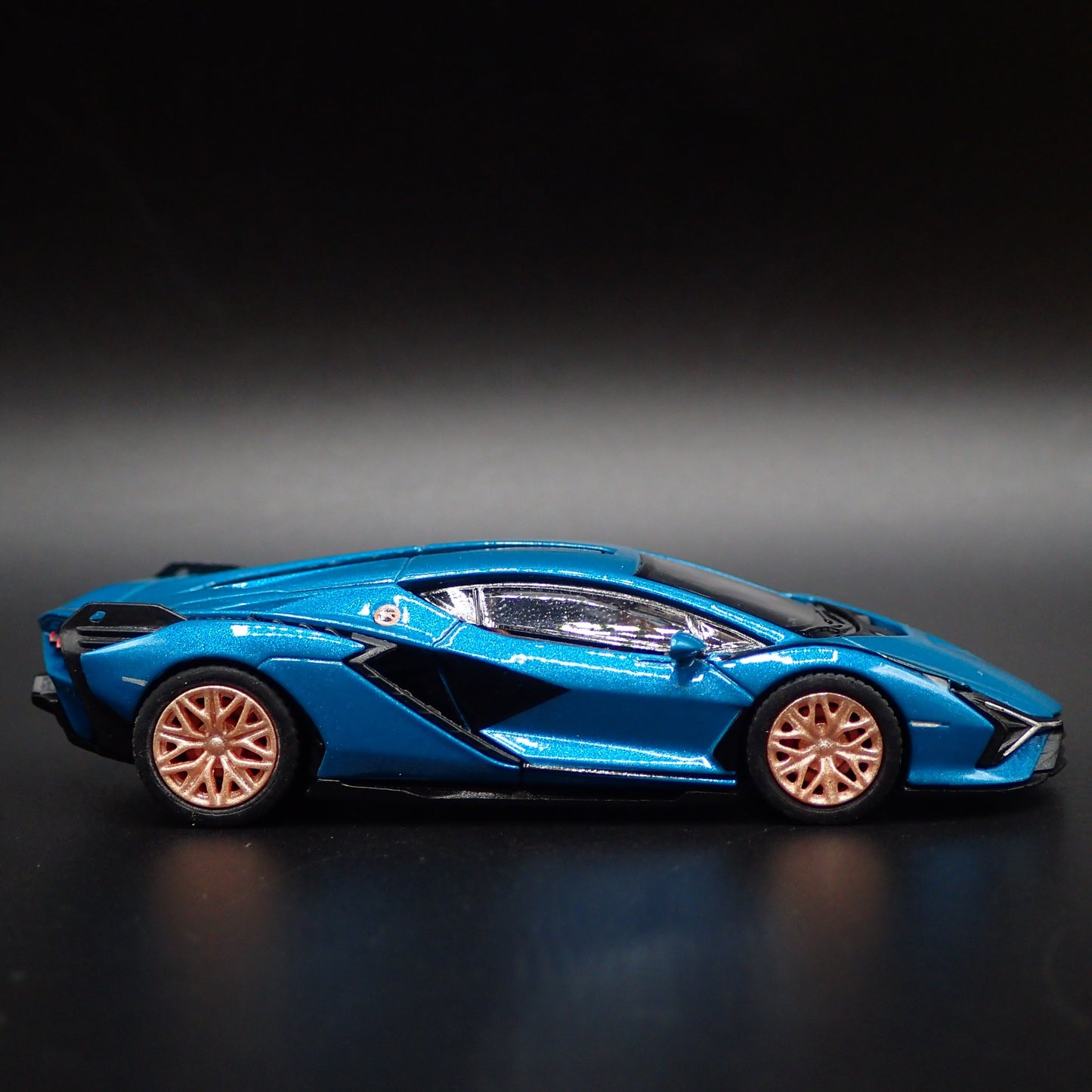 2020-2022 LAMBORGHINI SIAN FKP 37 SUPERCAR 1:64 SCALE DIORAMA DIECAST MODEL CAR