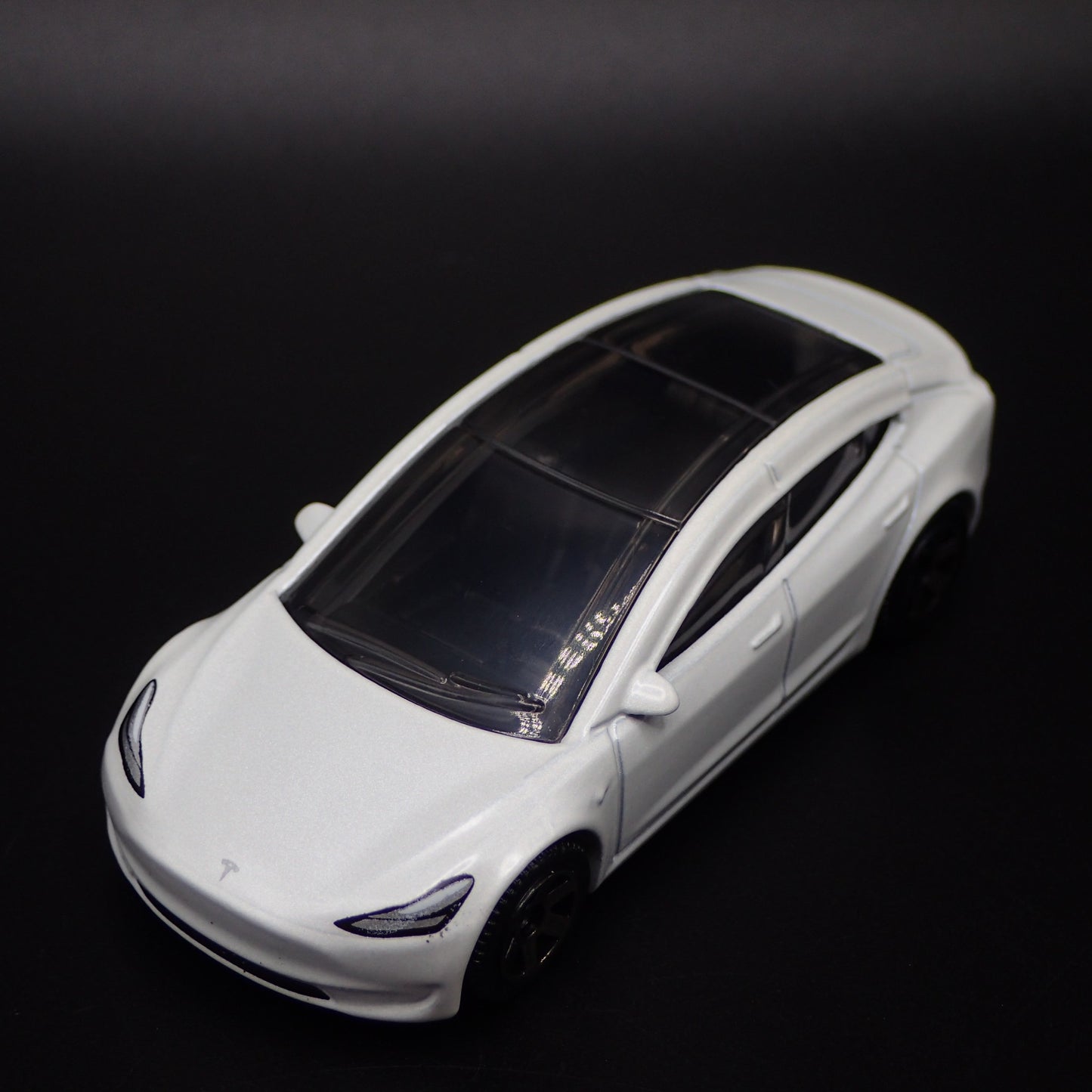 2017-2025 TESLA MODEL 3 WHITE 1:64 SCALE COLLECTIBLE DIORAMA DIECAST MODEL CAR