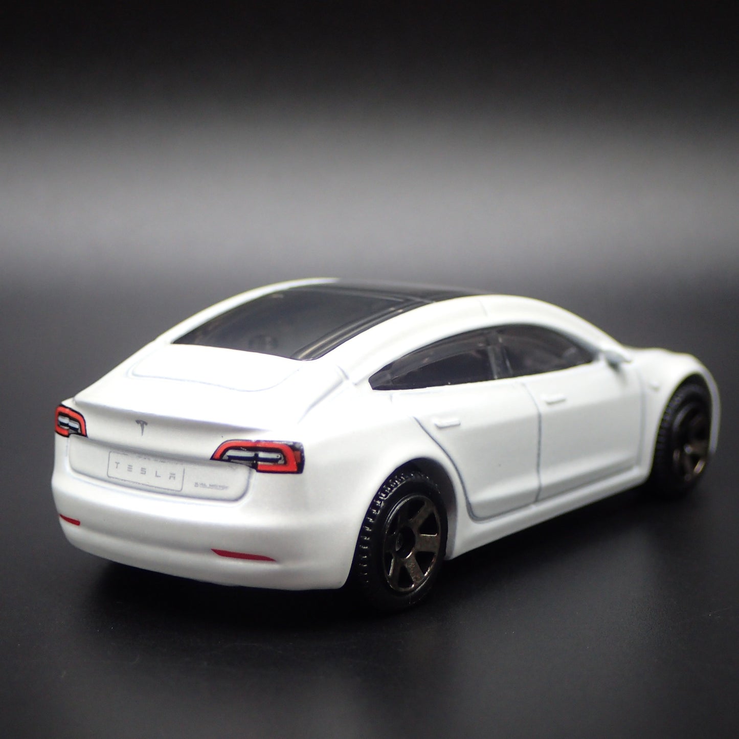 2017-2025 TESLA MODEL 3 WHITE 1:64 SCALE COLLECTIBLE DIORAMA DIECAST MODEL CAR