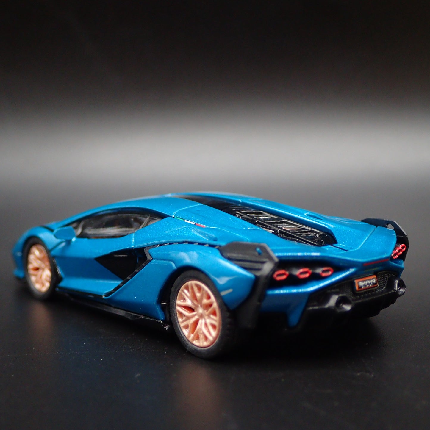 2020-2022 LAMBORGHINI SIAN FKP 37 SUPERCAR 1:64 SCALE DIORAMA DIECAST MODEL CAR