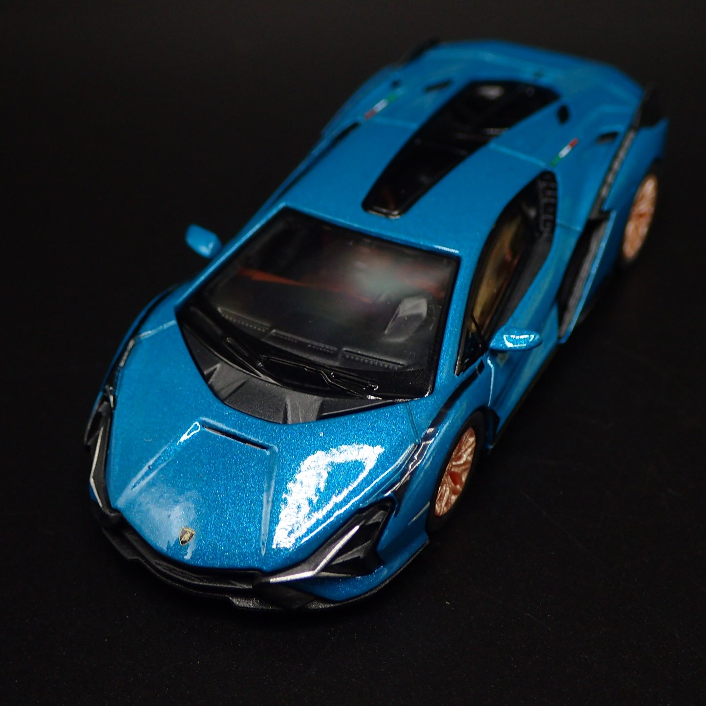 2020-2022 LAMBORGHINI SIAN FKP 37 SUPERCAR 1:64 SCALE DIORAMA DIECAST MODEL CAR