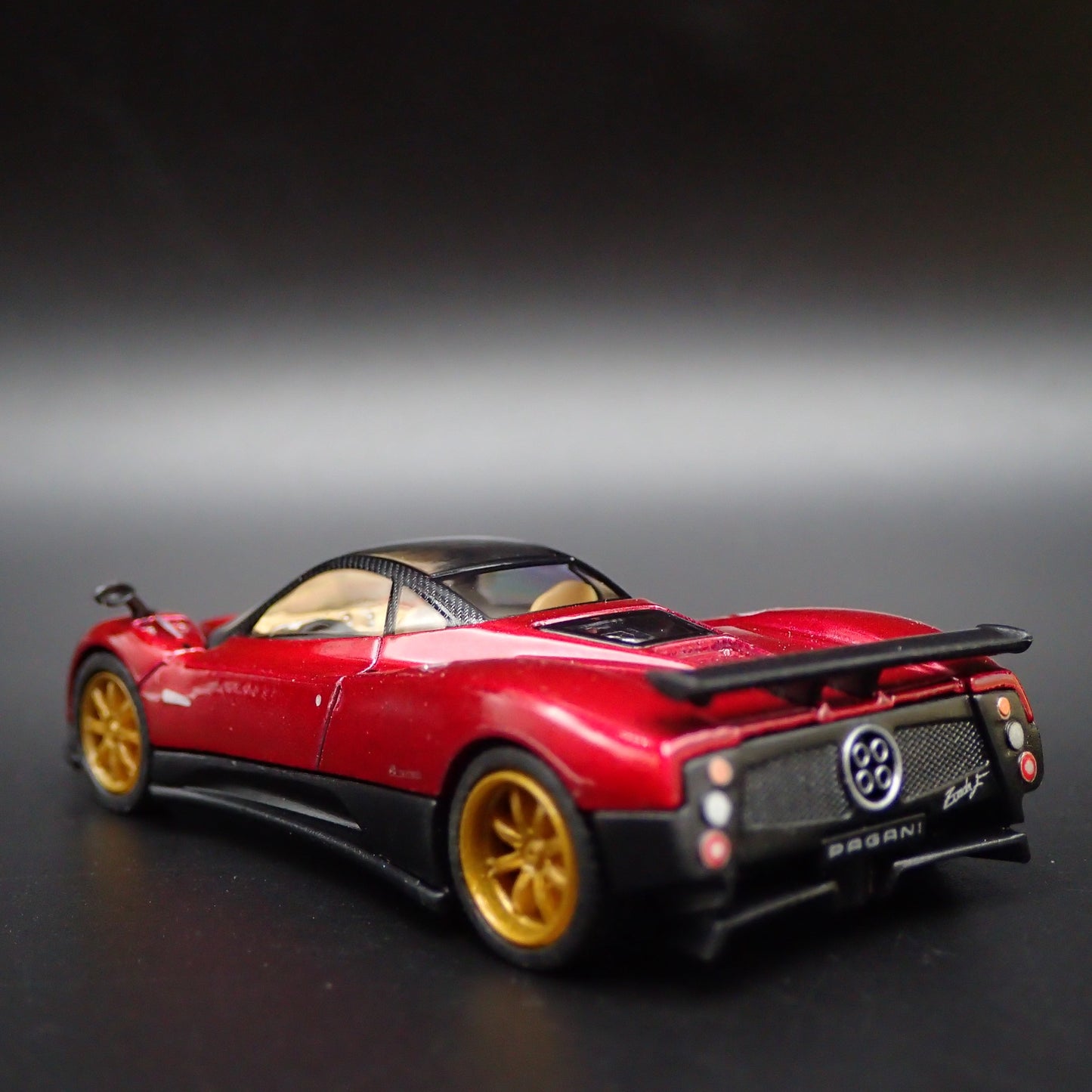 2006-2009 PAGANI ZONDA F SUPERCAR RED 1:64 SCALE DIORAMA DIECAST MODEL CAR