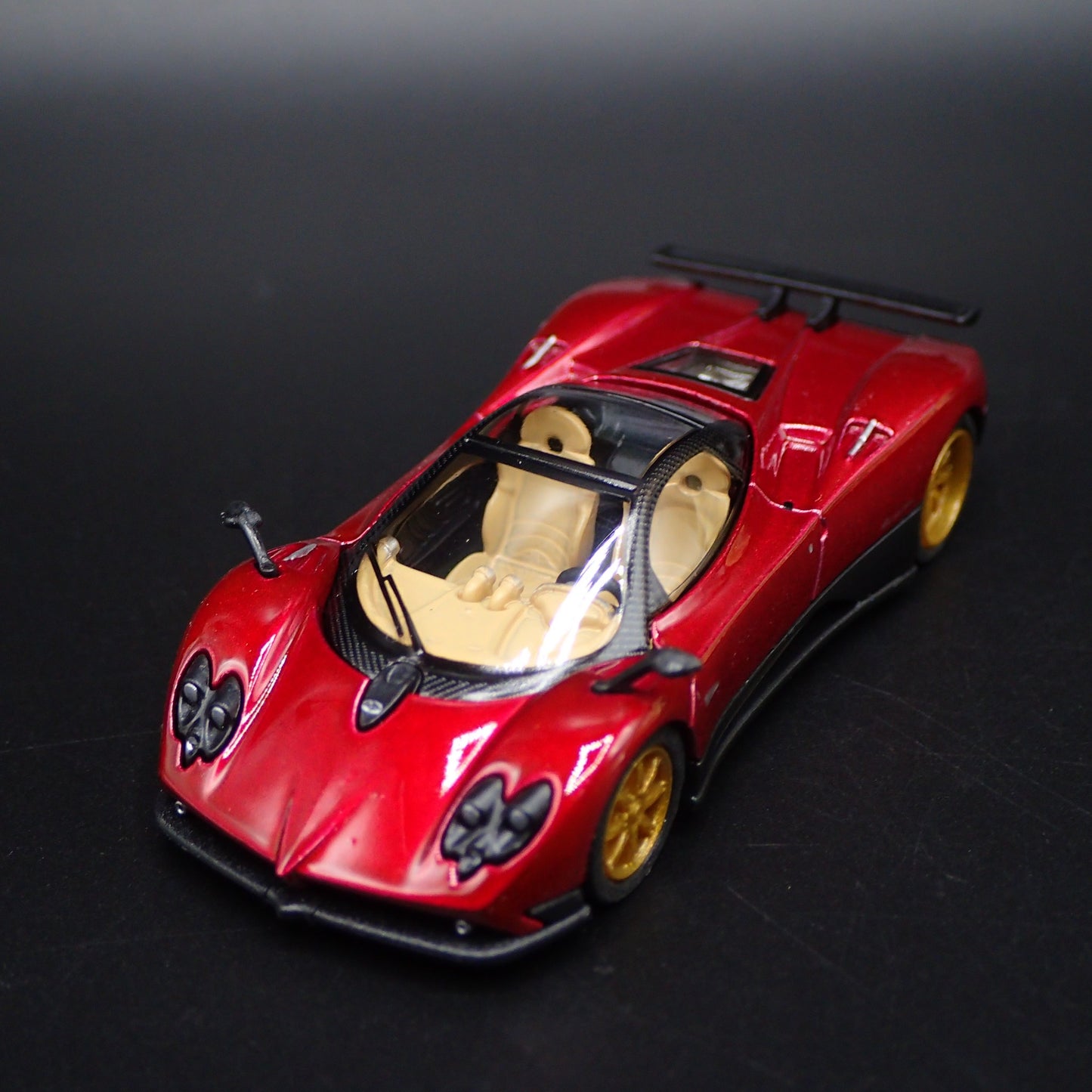 2006-2009 PAGANI ZONDA F SUPERCAR RED 1:64 SCALE DIORAMA DIECAST MODEL CAR