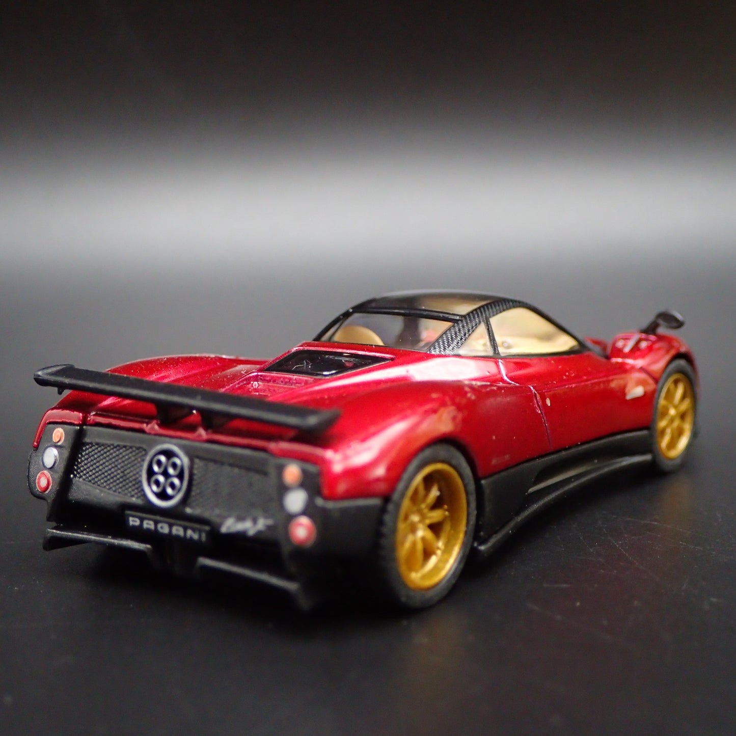 2006-2009 PAGANI ZONDA F SUPERCAR RED 1:64 SCALE DIORAMA DIECAST MODEL CAR