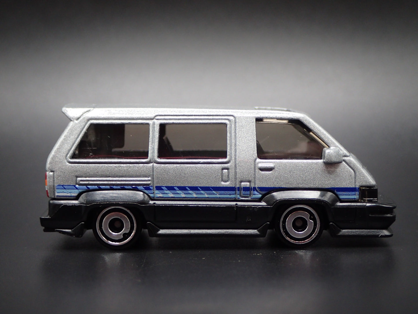 1985-1991 TOYOTA VAN SILVER 1/64 SCALE COLLECTIBLE DIORAMA DIECAST MODEL CAR