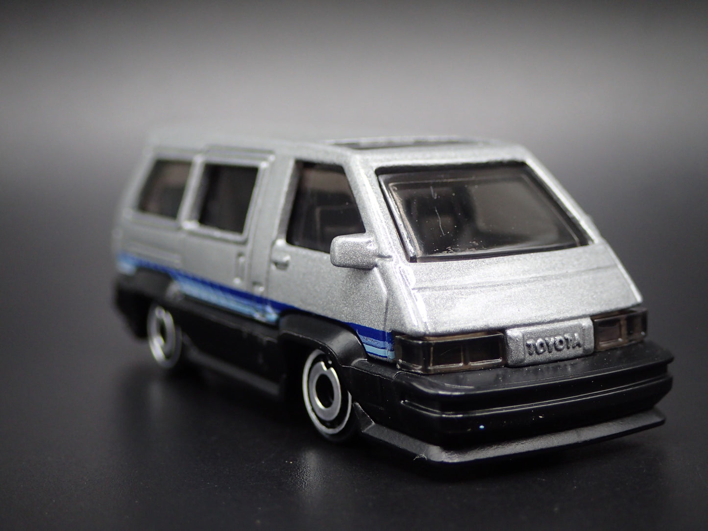 1985-1991 TOYOTA VAN SILVER 1/64 SCALE COLLECTIBLE DIORAMA DIECAST MODEL CAR
