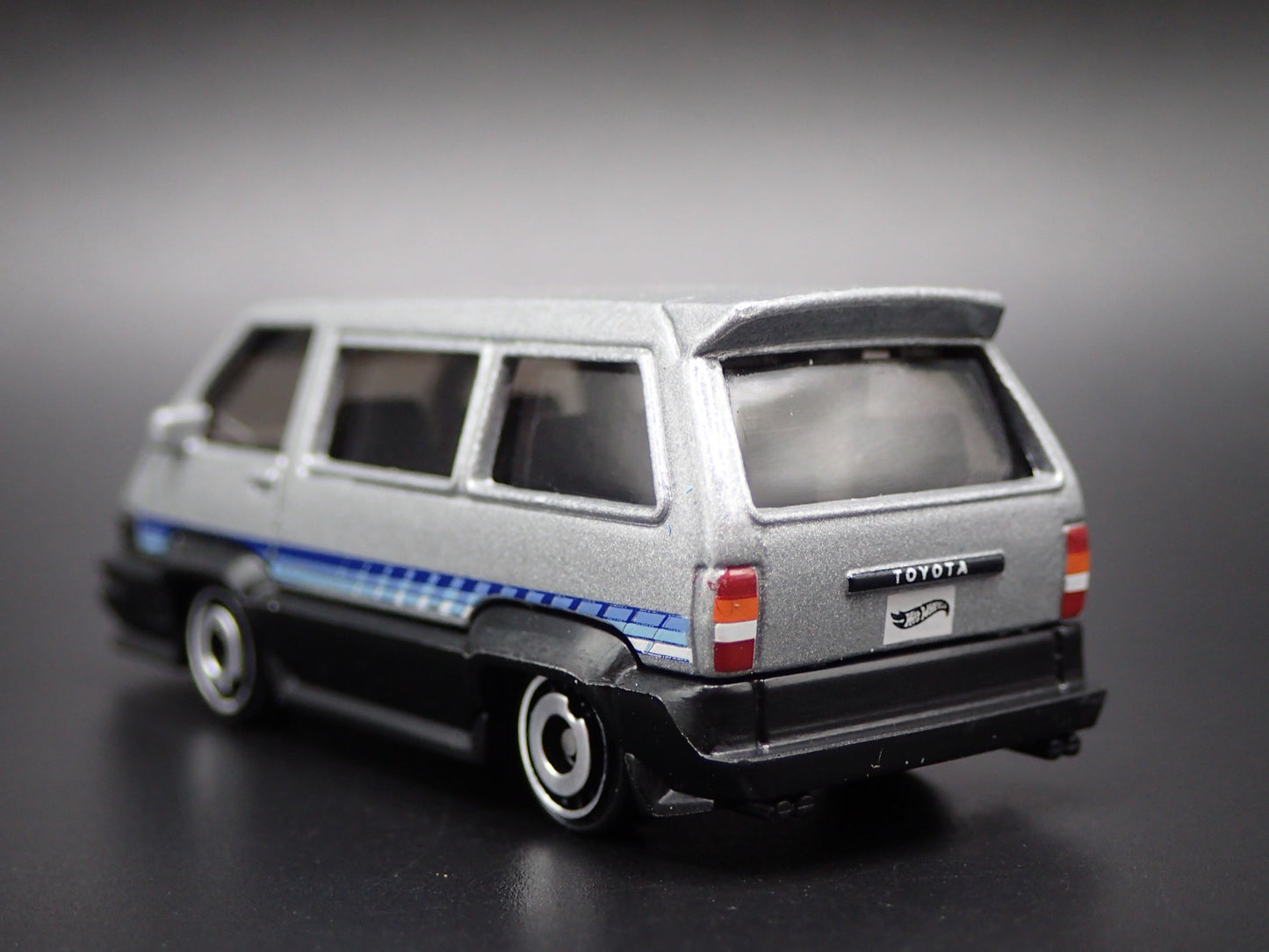 1985-1991 TOYOTA VAN SILVER 1/64 SCALE COLLECTIBLE DIORAMA DIECAST MODEL CAR
