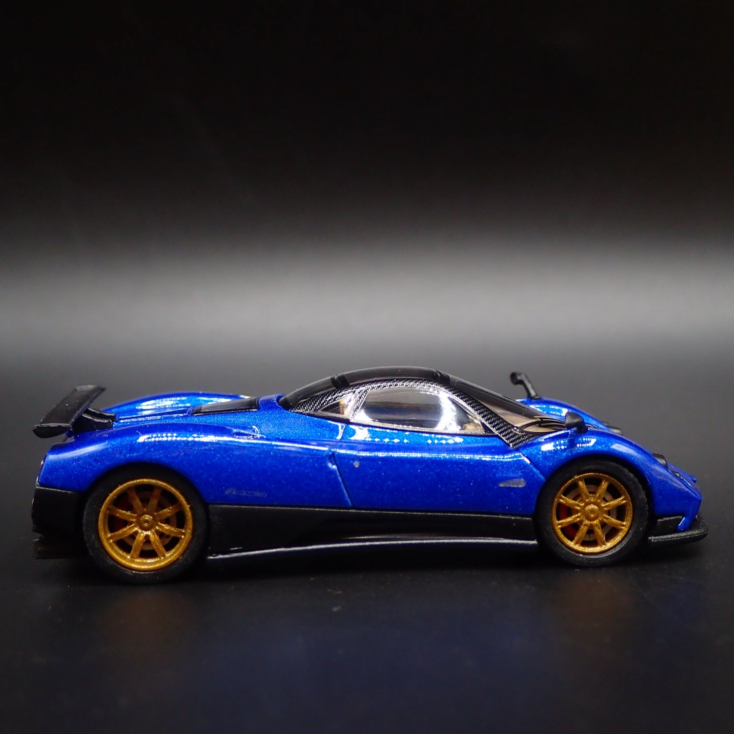2006-2009 PAGANI ZONDA F SUPERCAR BLUE 1:64 SCALE DIORAMA DIECAST MODEL CAR