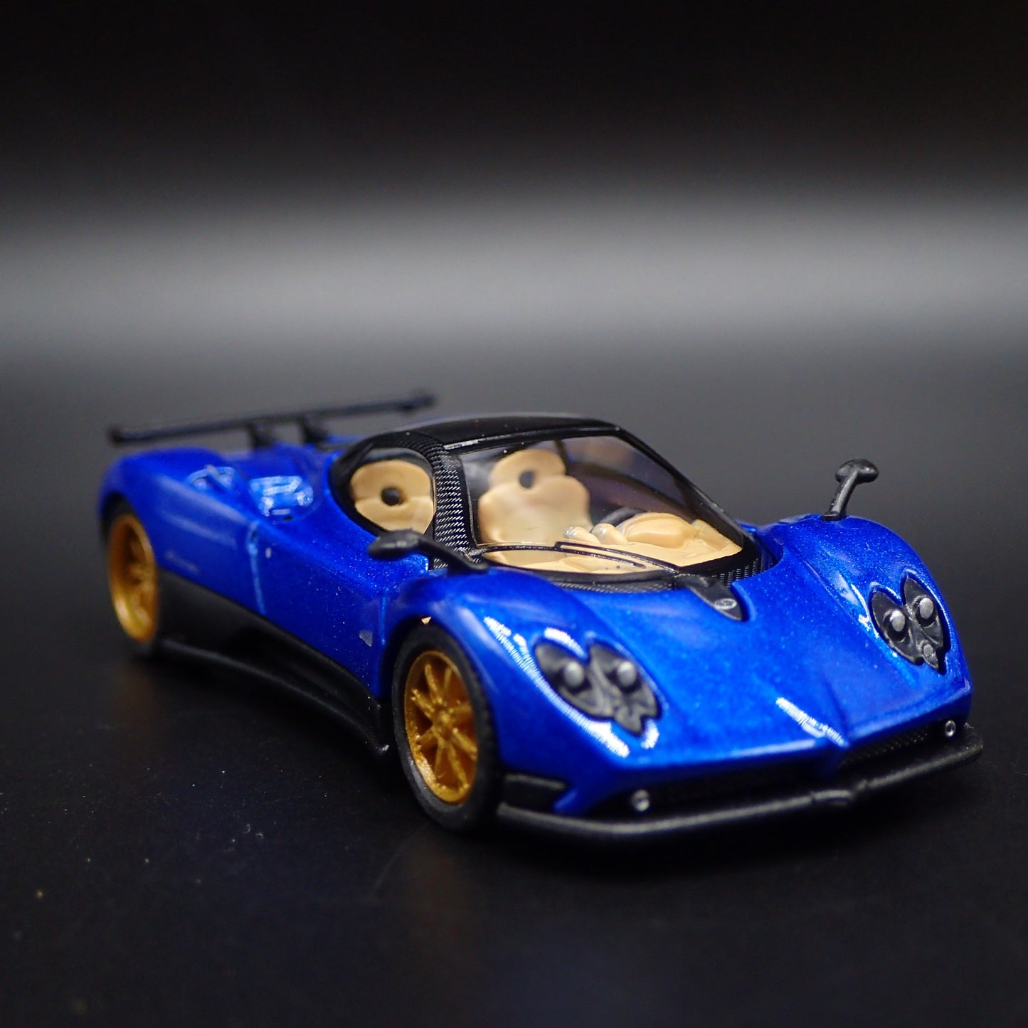 2006-2009 PAGANI ZONDA F SUPERCAR BLUE 1:64 SCALE DIORAMA DIECAST MODEL CAR