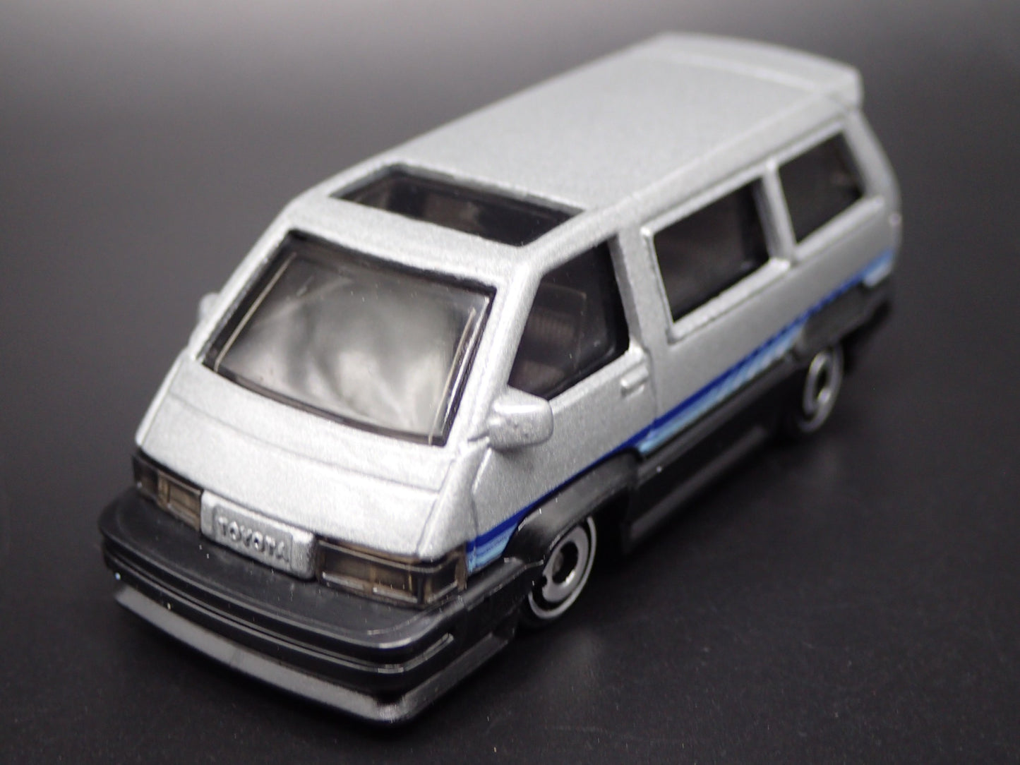 1985-1991 TOYOTA VAN SILVER 1/64 SCALE COLLECTIBLE DIORAMA DIECAST MODEL CAR
