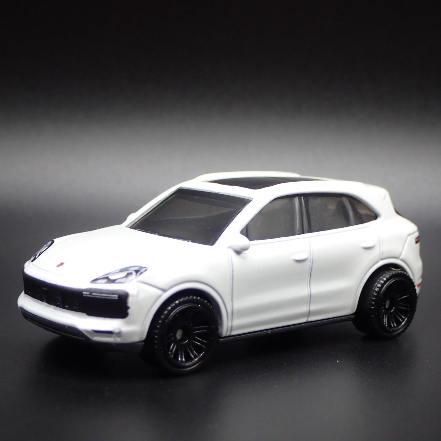 2018-2025 PORSCHE CAYENNE TURBO 1:64 SCALE COLLECTIBLE DIORAMA DIECAST MODEL CAR