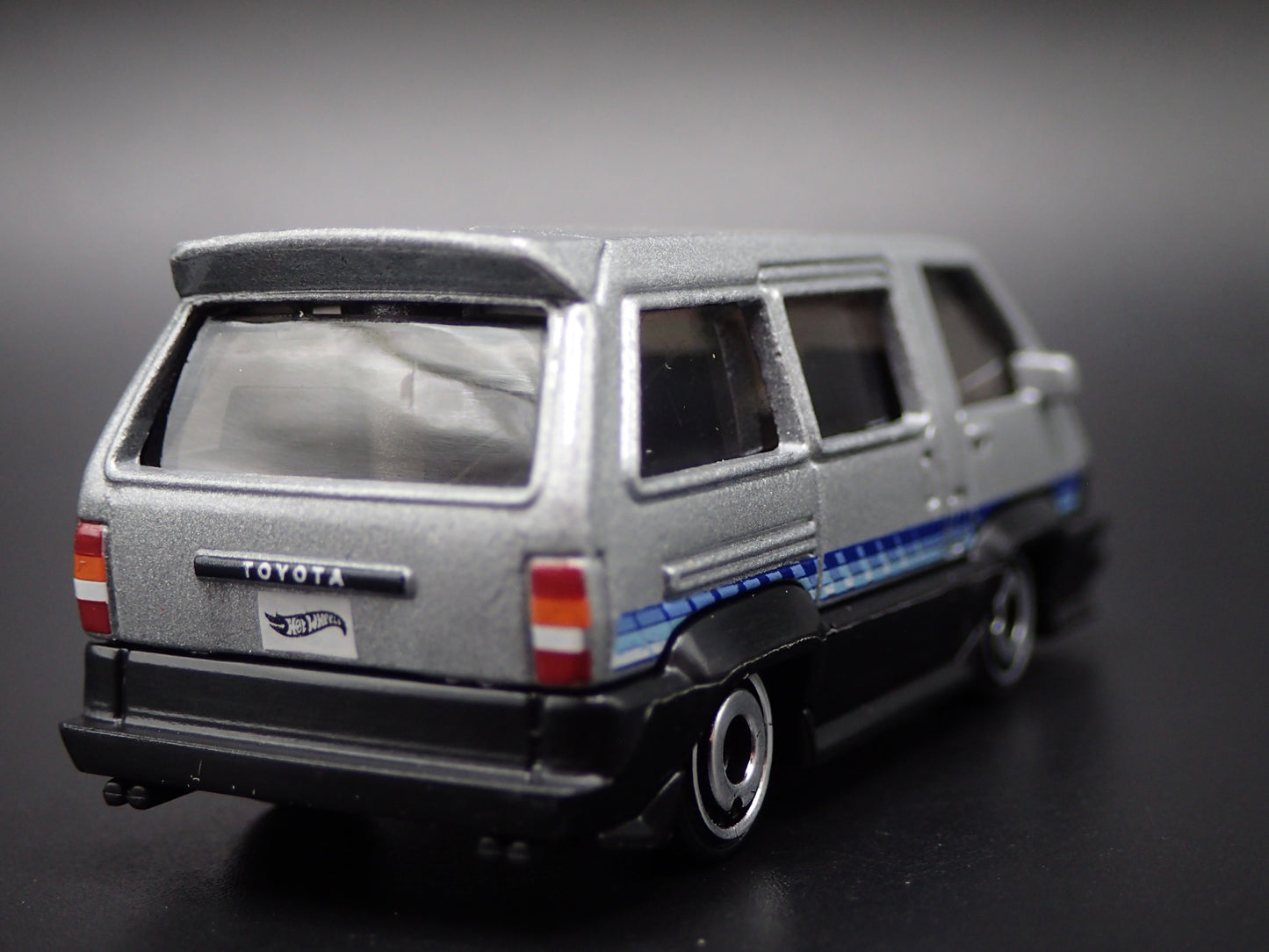 1985-1991 TOYOTA VAN SILVER 1/64 SCALE COLLECTIBLE DIORAMA DIECAST MODEL CAR