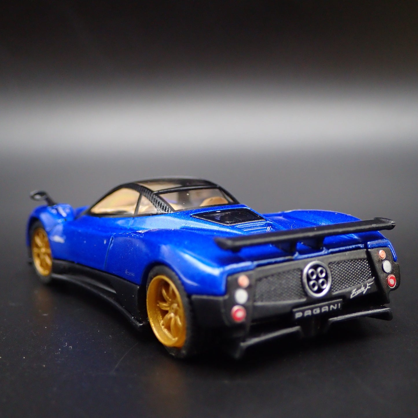 2006-2009 PAGANI ZONDA F SUPERCAR BLUE 1:64 SCALE DIORAMA DIECAST MODEL CAR