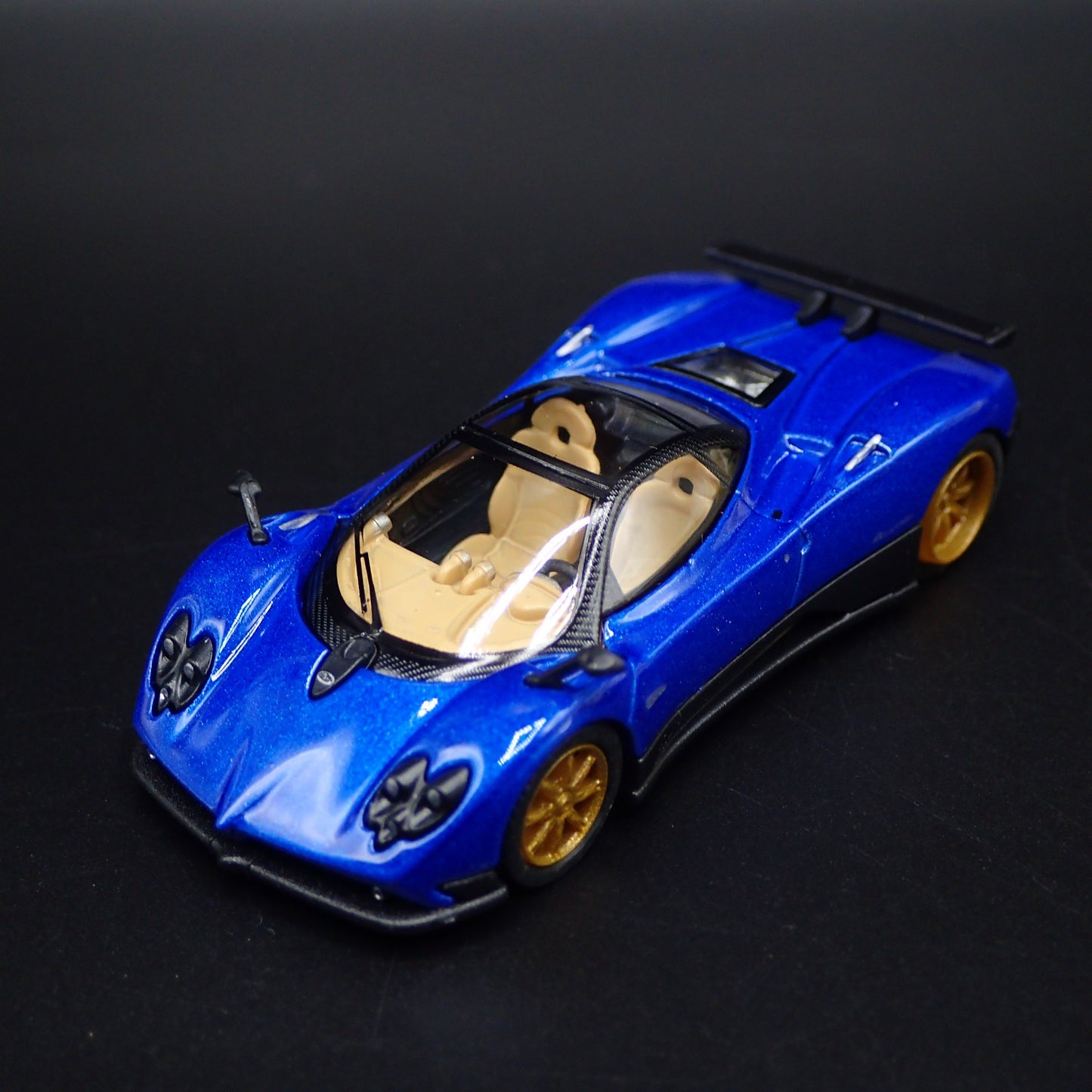 2006-2009 PAGANI ZONDA F SUPERCAR BLUE 1:64 SCALE DIORAMA DIECAST MODEL CAR